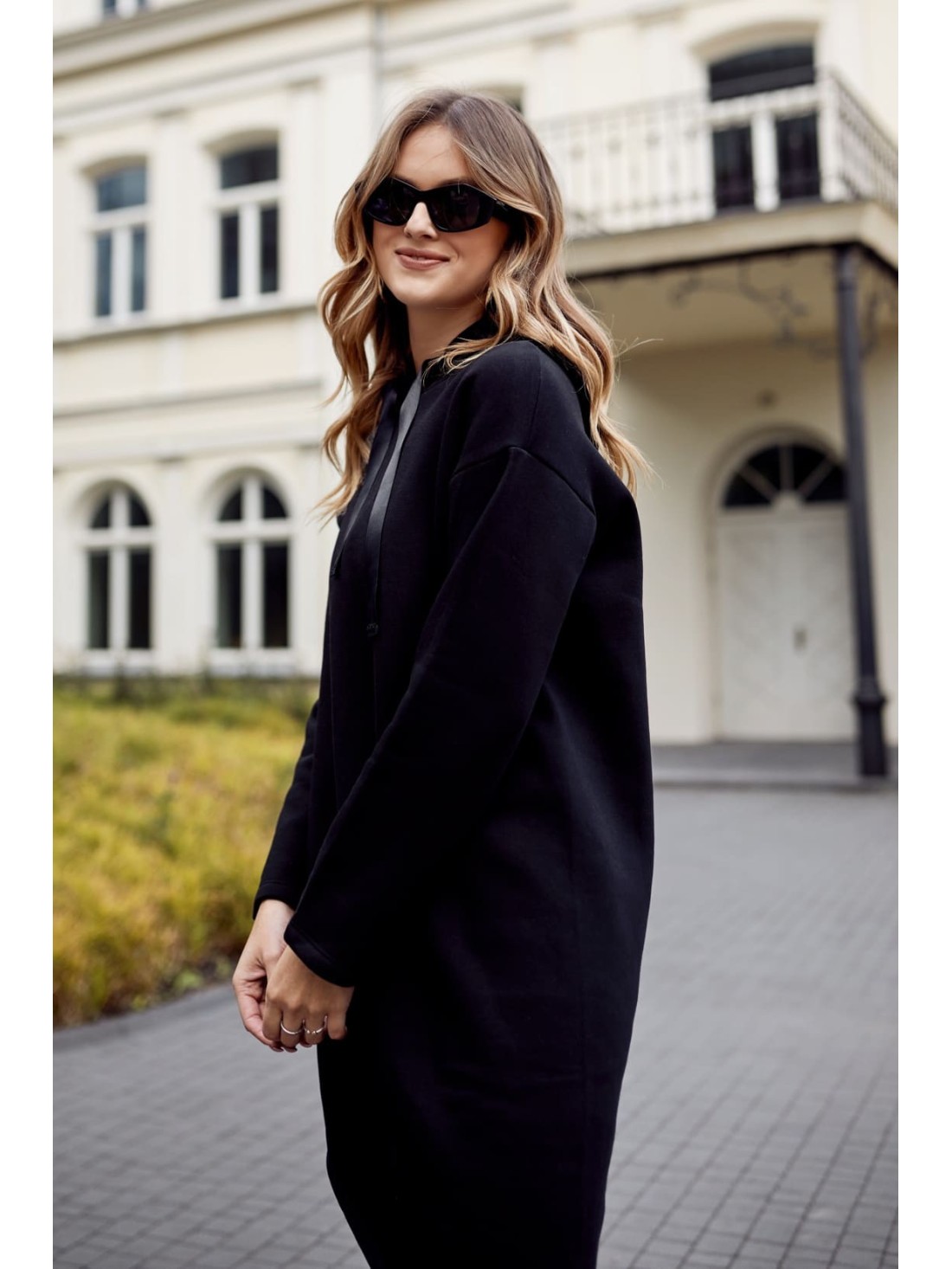 Oversized insulated tunic with an asymmetrically cut side, black FI726 - Online store - Boutique